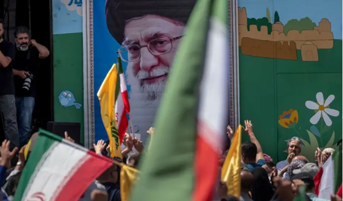 إيران لدول الخليج: أمريكا تقتل المسلمين بأموالكم انسحبوا قبل فوات الأوان